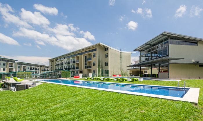 Apartamento amueblado con terraza grande en Riverpark Santa Ana