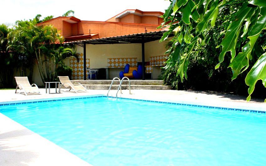Condo con piscina en Santa Ana x Alto Las Palomas