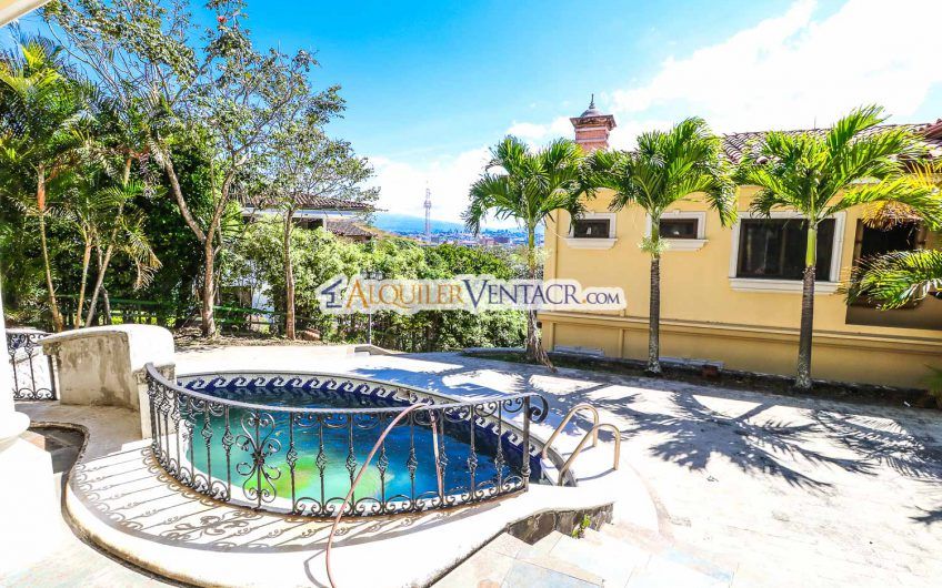 Villa Real Santa Ana! Lujosa casa estilo Toscana con piscina propia