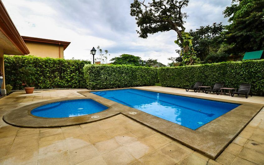 Condo de 4 habit. con piscina en Brasil de Mora Santa Ana