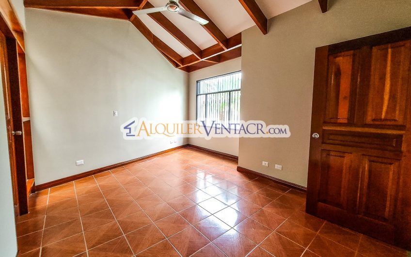 Casa de Un Nivel de 380 m2 en San Rafael de Escazú