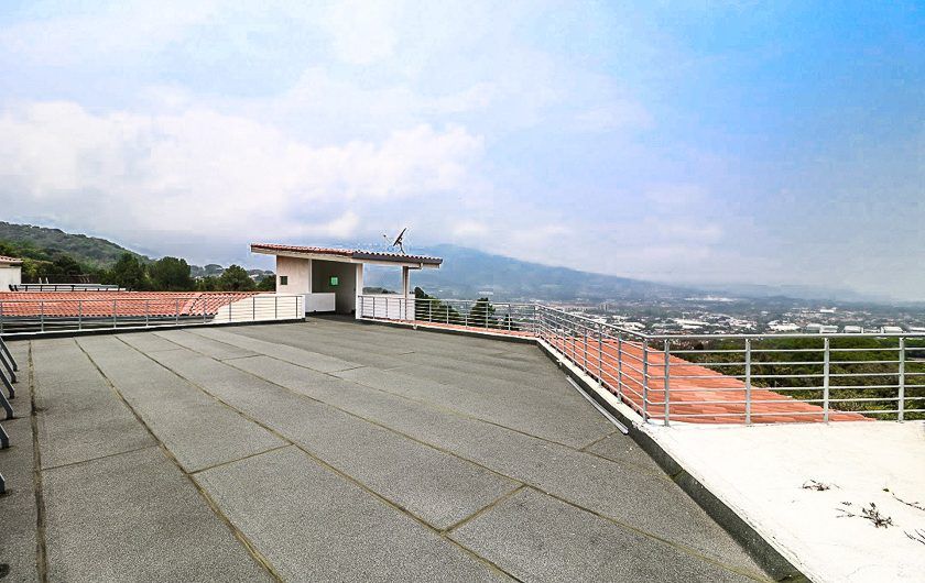 Apartamento amueblado de 3 habit. con vista en Guachipelín Escazú