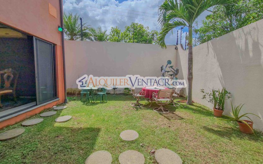 Condo de 300 m2 de 4 habit.+ de servicio en Brasil de Mora Santa Ana