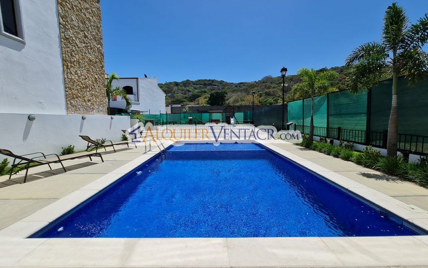 Condo de 264 m2 de 3 habit. con piscina en Santa Ana Pozos