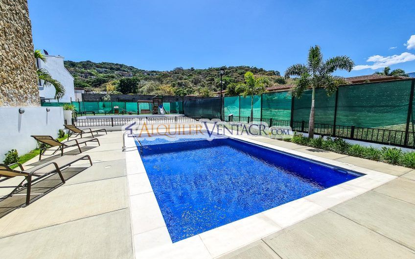 Condo de 264 m2 de 3 habit. con piscina en Santa Ana Pozos