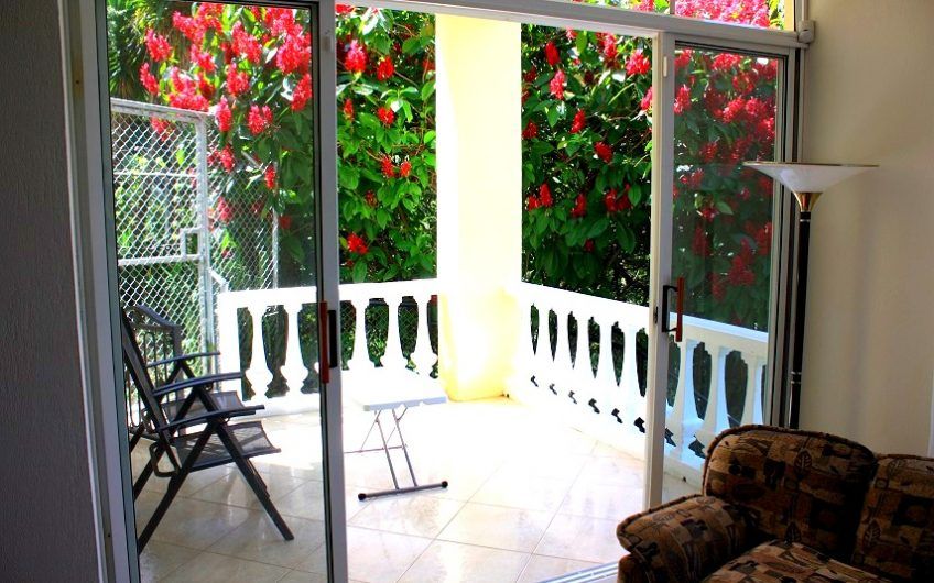 Apartamento amueblado con vista y jardín en Alto Las Palomas Santa Ana