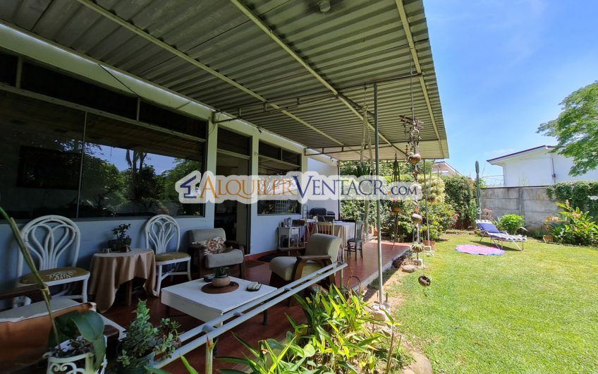 Casa con 585 m2 lote en Residencial Loma Real Guachipelín Escazú