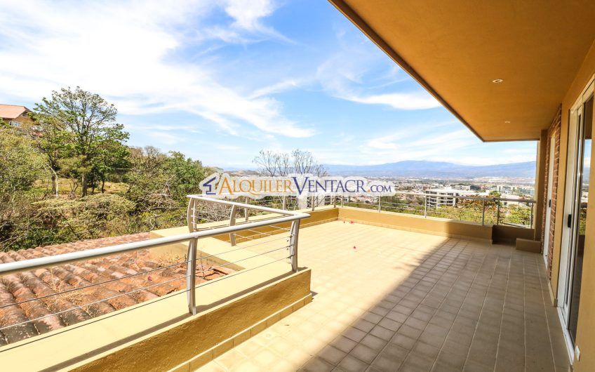 Apartamento amueblado de 230 m2 con terraza grande y vista en Escazú