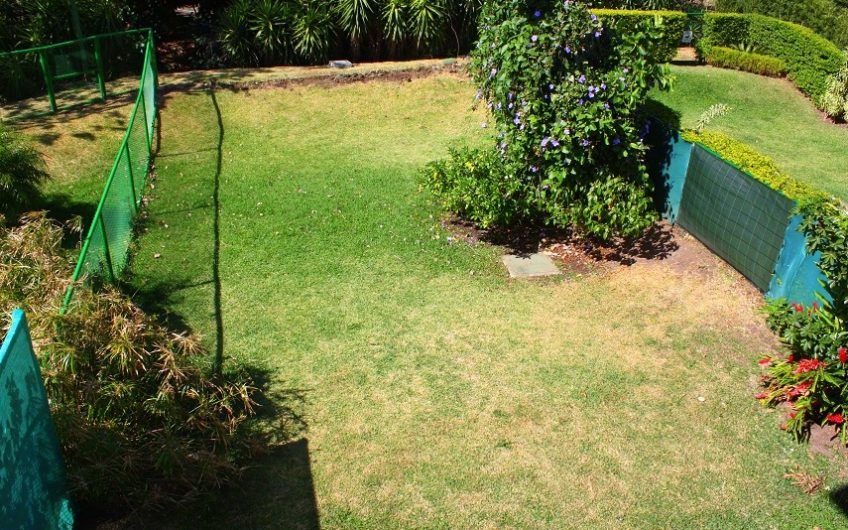 Condo contemporáneo con jardín y línea blanca en Santa Ana Pozos