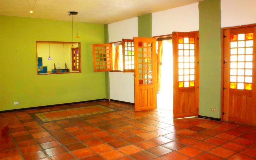 Inversionistas! Oportunidad propiedad de 2 casas en San Rafael Escazú x Country Club