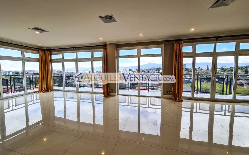 Penthouse de 315 m2 con vista y línea blanca en San Rafael Escazú