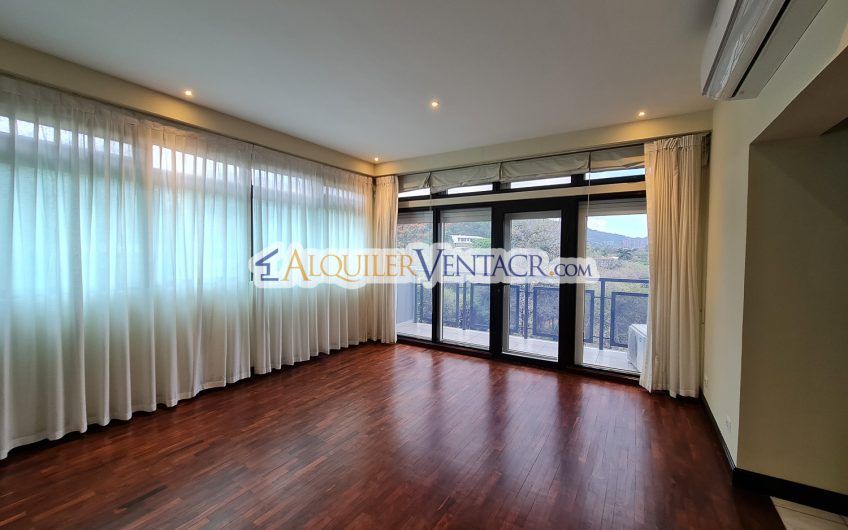 Penthouse de 320 m2 con vista y línea blanca en San Rafael Escazú