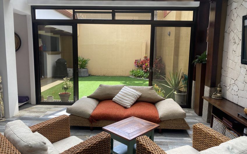 Condo de 3 habit. con terraza y jardín en Santa Ana Pozos