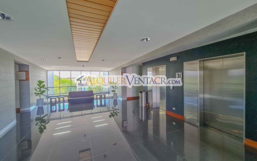 Oficina de 170 m2 en Centro Corporativo Lindora Santa Ana