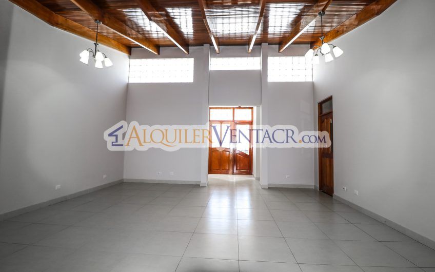Casa de Un Nivel de 317 m2 en residencial en San Rafael de Escazú