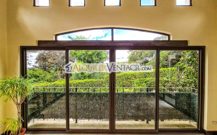 Villa Real Santa Ana! Lujosa casa de 350 m2 con 800 m2 de lote