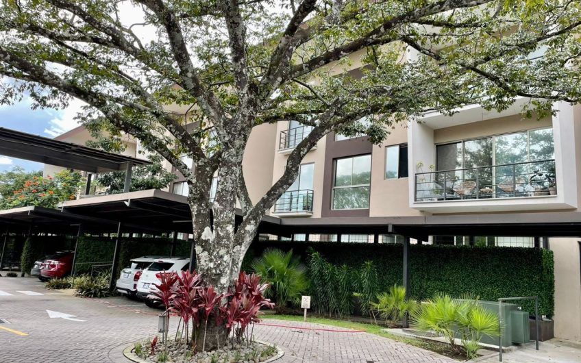 Lujoso apartamento con línea blanca en Brasil de Santa Ana