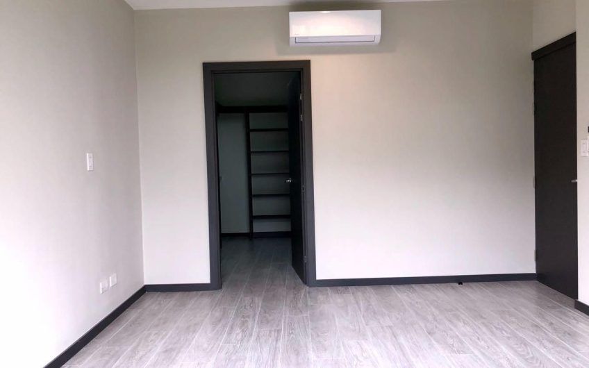 Lujoso apartamento con línea blanca en Brasil de Santa Ana