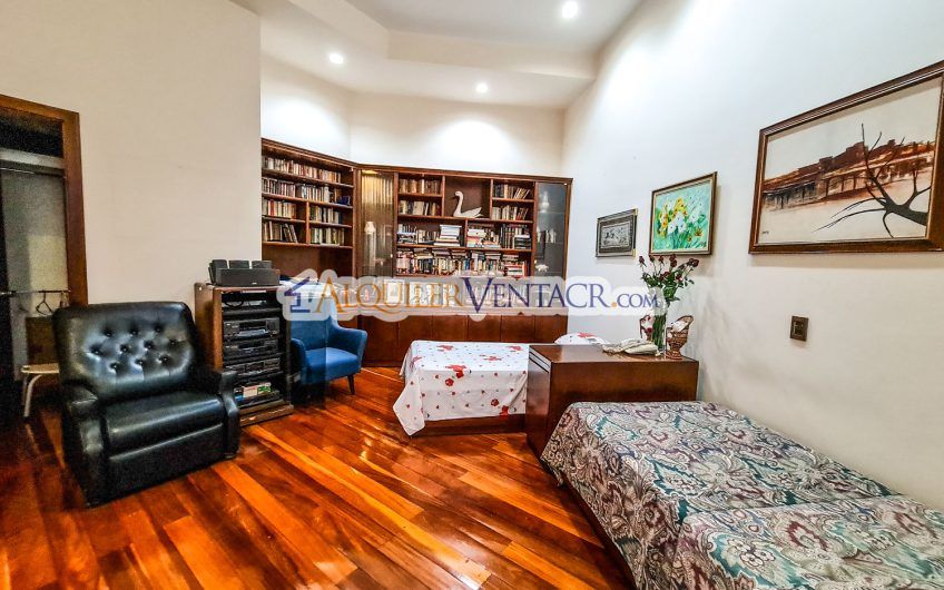 Casa de Un Nivel de 640 m2 y 625 m2 de lote Trejos Montealegre Escazú
