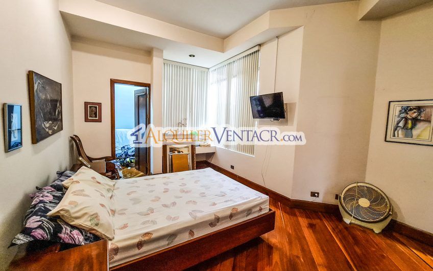 Casa de Un Nivel de 640 m2 y 625 m2 de lote Trejos Montealegre Escazú