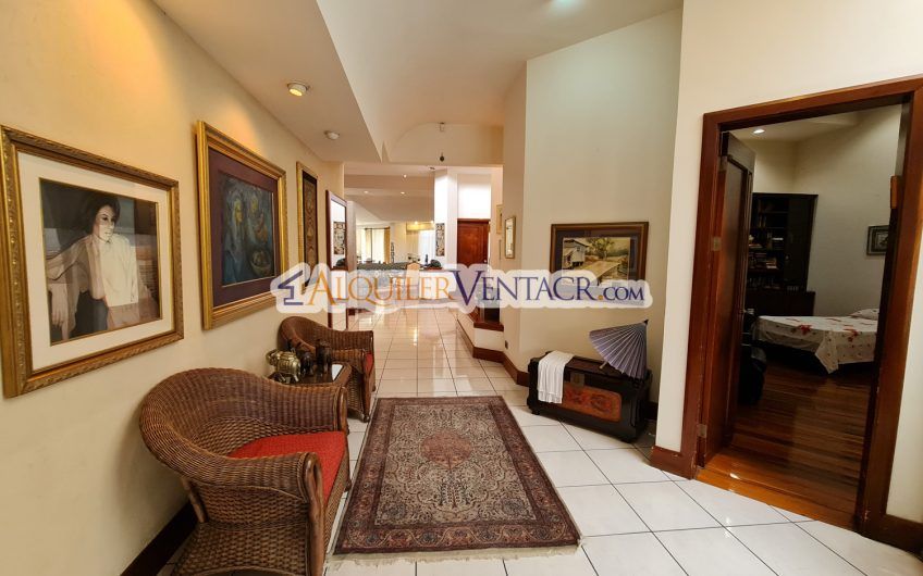 Casa de Un Nivel de 640 m2 y 625 m2 de lote Trejos Montealegre Escazú