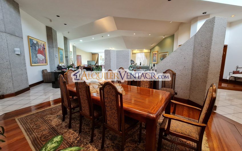 Casa de Un Nivel de 640 m2 y 625 m2 de lote Trejos Montealegre Escazú