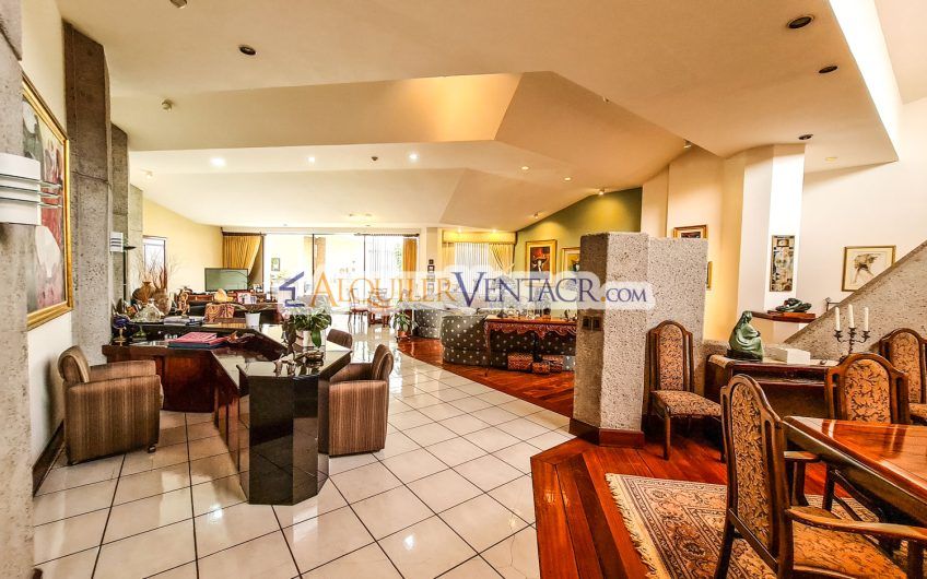 Casa de Un Nivel de 640 m2 y 625 m2 de lote Trejos Montealegre Escazú