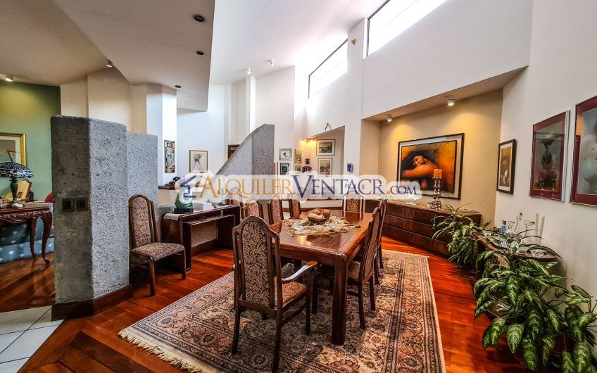 Casa de Un Nivel de 640 m2 y 625 m2 de lote Trejos Montealegre Escazú