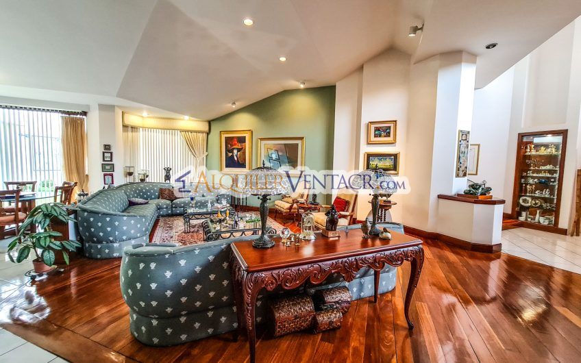 Casa de Un Nivel de 640 m2 y 625 m2 de lote Trejos Montealegre Escazú