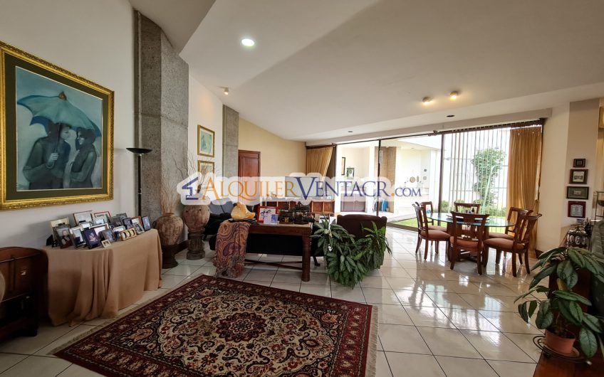Casa de Un Nivel de 640 m2 y 625 m2 de lote Trejos Montealegre Escazú
