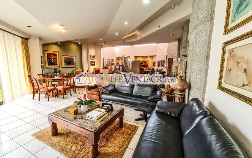 Casa de Un Nivel de 640 m2 y 625 m2 de lote Trejos Montealegre Escazú