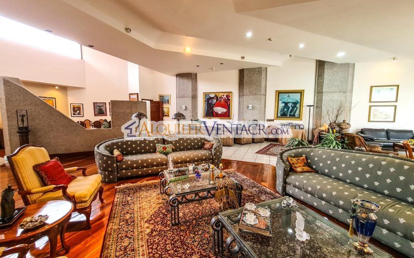 Casa de Un Nivel de 640 m2 y 625 m2 de lote Trejos Montealegre Escazú