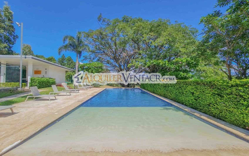 The Ivy Guachipelín Escazú! Condo de Un Nivel con terrazas y vista