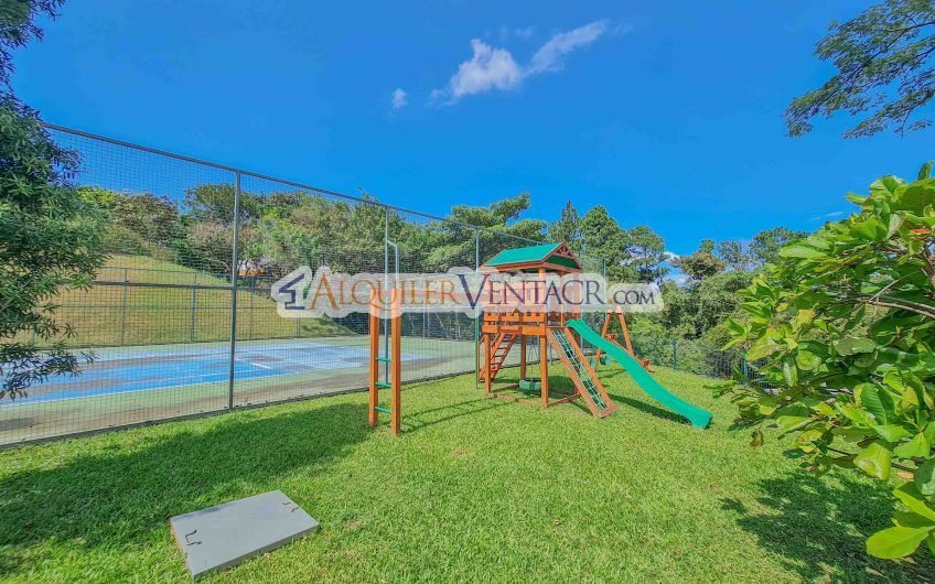 The Ivy Guachipelín Escazú! Condo de Un Nivel con terrazas y vista
