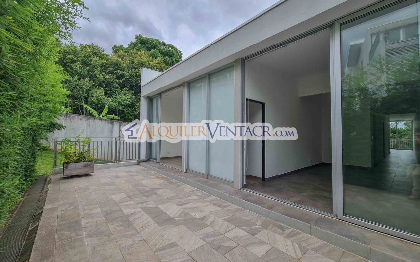 The Ivy Guachipelín Escazú! Condo de Un Nivel con terrazas y vista