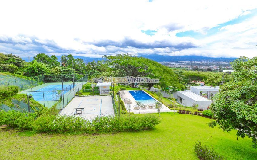 The Ivy Guachipelín Escazú! Condo de Un Nivel con terrazas y vista