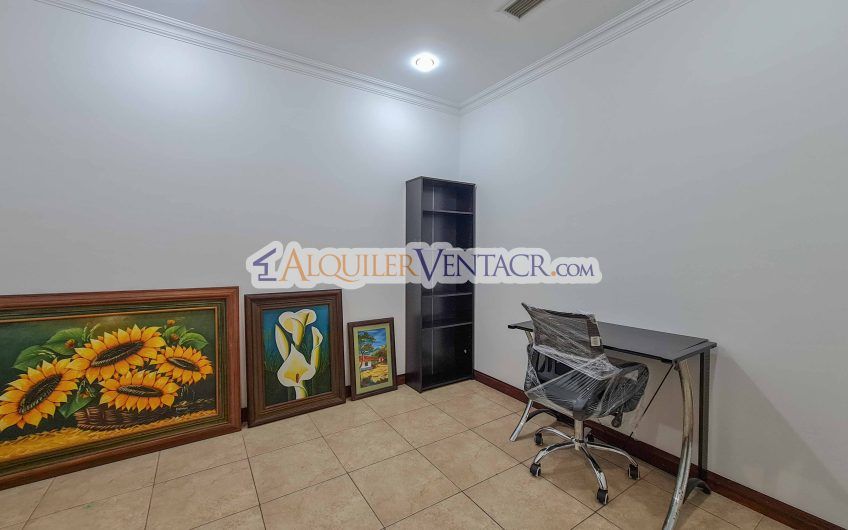 Apartamento amueblado de 224 m2 de 3 habit.+ oficina y vista en San Rafael Escazú