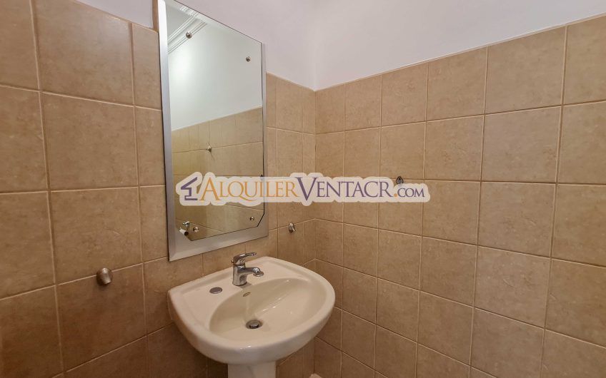 Apartamento amueblado de 224 m2 de 3 habit.+ oficina y vista en San Rafael Escazú