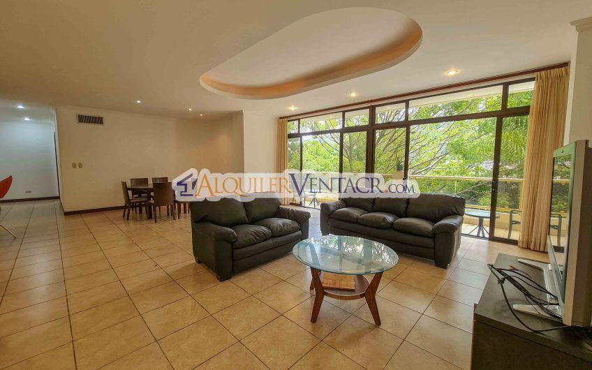 Apartamento amueblado de 224 m2 de 3 habit.+ oficina y vista en San Rafael Escazú