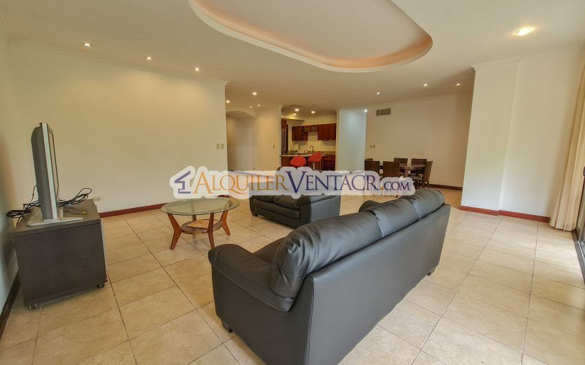 Apartamento amueblado de 224 m2 de 3 habit.+ oficina y vista en San Rafael Escazú