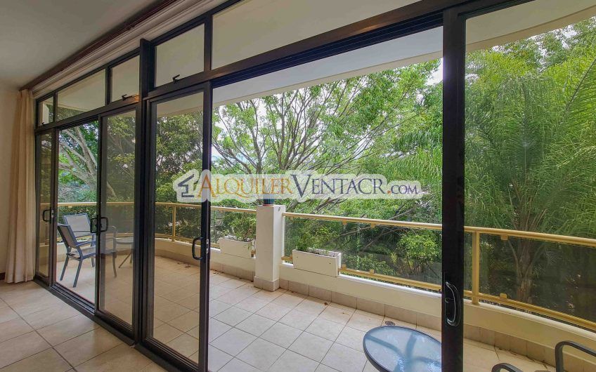 Apartamento amueblado de 224 m2 de 3 habit.+ oficina y vista en San Rafael Escazú