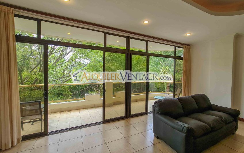 Apartamento amueblado de 224 m2 de 3 habit.+ oficina y vista en San Rafael Escazú