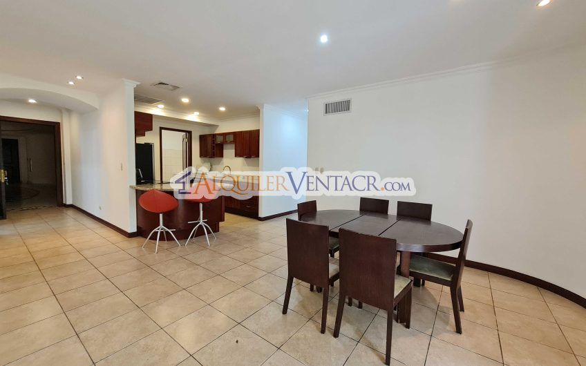 Apartamento amueblado de 224 m2 de 3 habit.+ oficina y vista en San Rafael Escazú