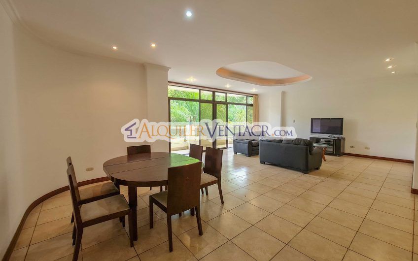 Apartamento amueblado de 224 m2 de 3 habit.+ oficina y vista en San Rafael Escazú