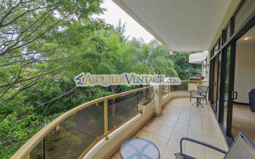 Apartamento amueblado de 224 m2 de 3 habit.+ oficina y vista en San Rafael Escazú