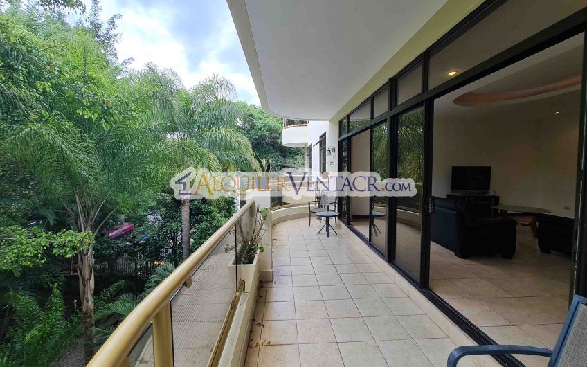 Apartamento amueblado de 224 m2 de 3 habit.+ oficina y vista en San Rafael Escazú