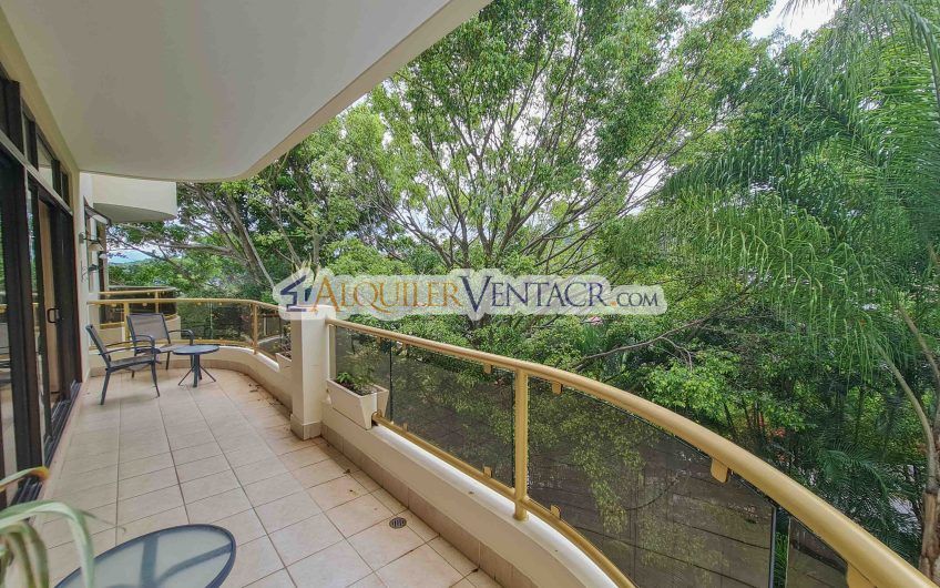 Apartamento amueblado de 224 m2 de 3 habit.+ oficina y vista en San Rafael Escazú