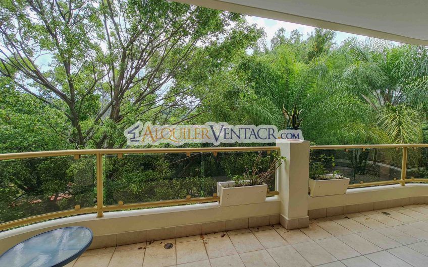Apartamento amueblado de 224 m2 de 3 habit.+ oficina y vista en San Rafael Escazú