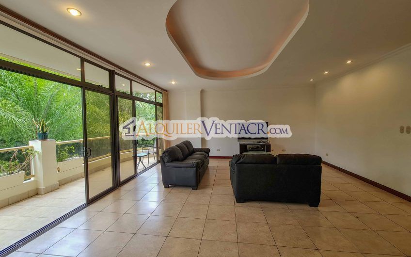 Apartamento amueblado de 224 m2 de 3 habit.+ oficina y vista en San Rafael Escazú