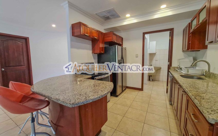 Apartamento amueblado de 224 m2 de 3 habit.+ oficina y vista en San Rafael Escazú